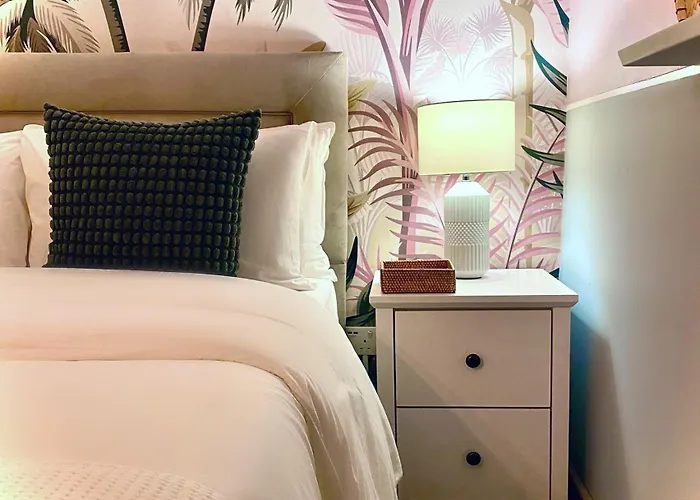 Проживание в семье Blush Jungle -